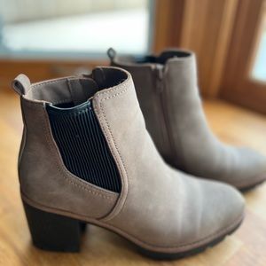 Naturalizer madalynn gore booties